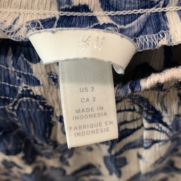 H&M Off the Shoulder Blue and White Floral Top - Picture 3 of 3